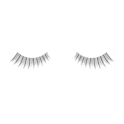 Natural babies black lash creates a light volume and medium length, with delicately staggered lengths for some dimension and winged silhouette